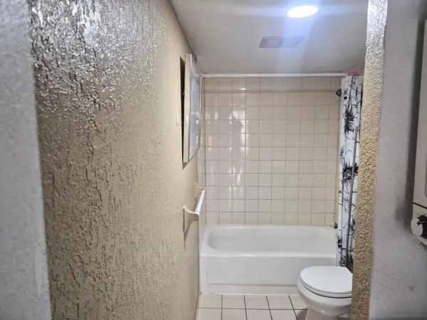 $1,850 | 4166 Inverrary Drive, Unit 403, Lauderhill, FL 33319