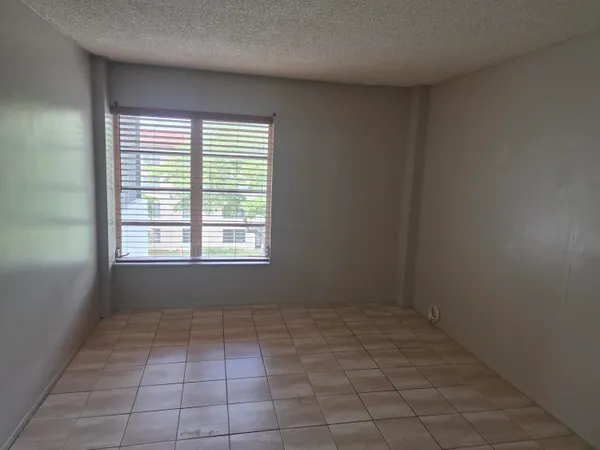 $1,850 | 4166 Inverrary Drive, Unit 403, Lauderhill, FL 33319