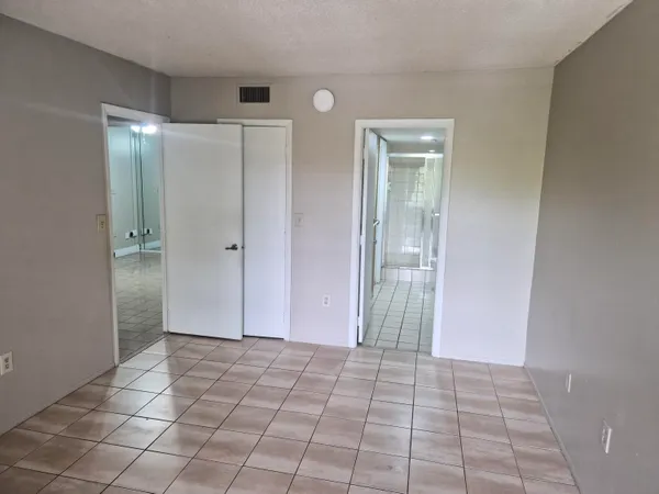 $1,850 | 4166 Inverrary Drive, Unit 403, Lauderhill, FL 33319