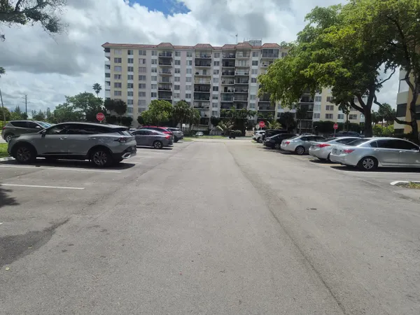 $1,850 | 4166 Inverrary Drive, Unit 403, Lauderhill, FL 33319