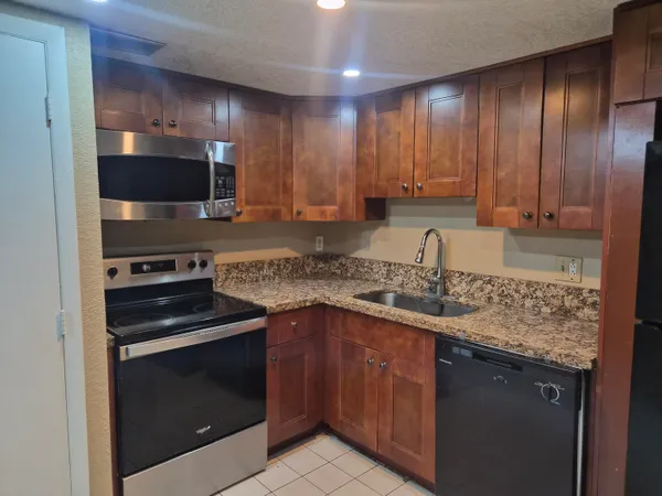 $1,850 | 4166 Inverrary Drive, Unit 403, Lauderhill, FL 33319