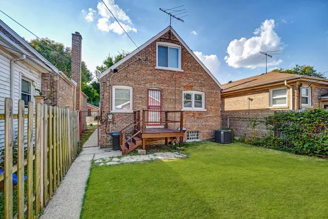 $224,873 | 9041 South East End Avenue, Chicago, IL 60617