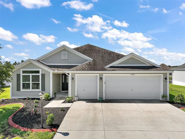 $380,000 | 3315 Dzuro Drive, Oxford, FL 34484