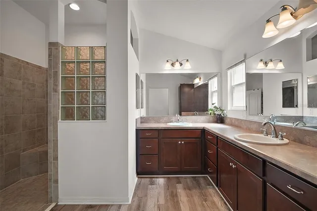 $380,000 | 3315 Dzuro Drive, Oxford, FL 34484