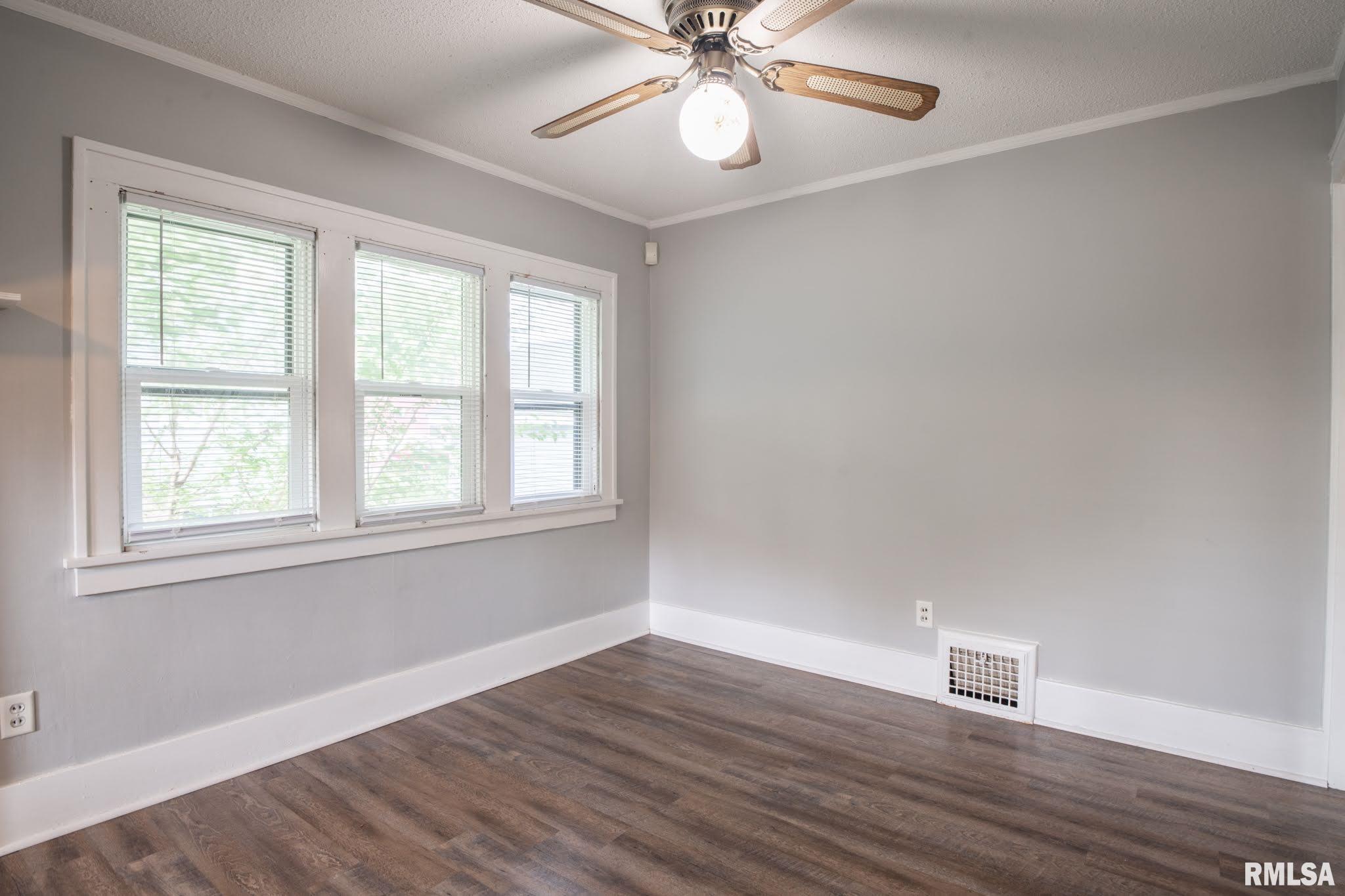 3438 North Prospect Road Peoria, IL 61603 - Photo 8 of 49 Gallery Image 8