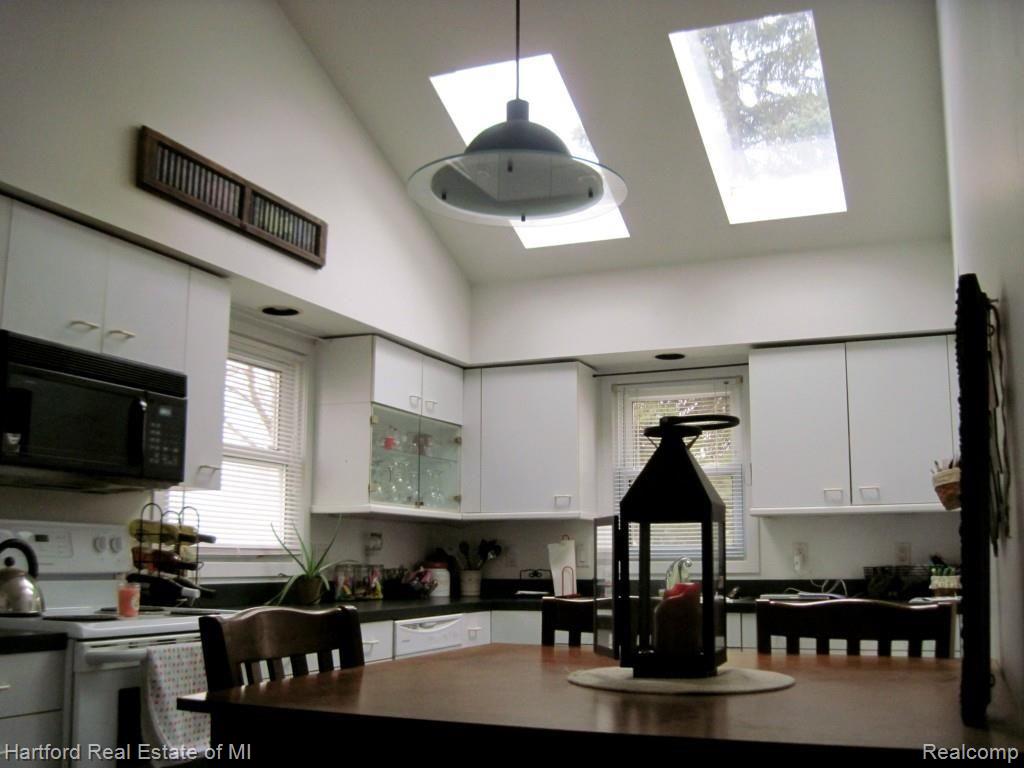 3320 Normandy Road Royal Oak, MI 48073 - Photo 7 of 14 Open and Bright Kitchen