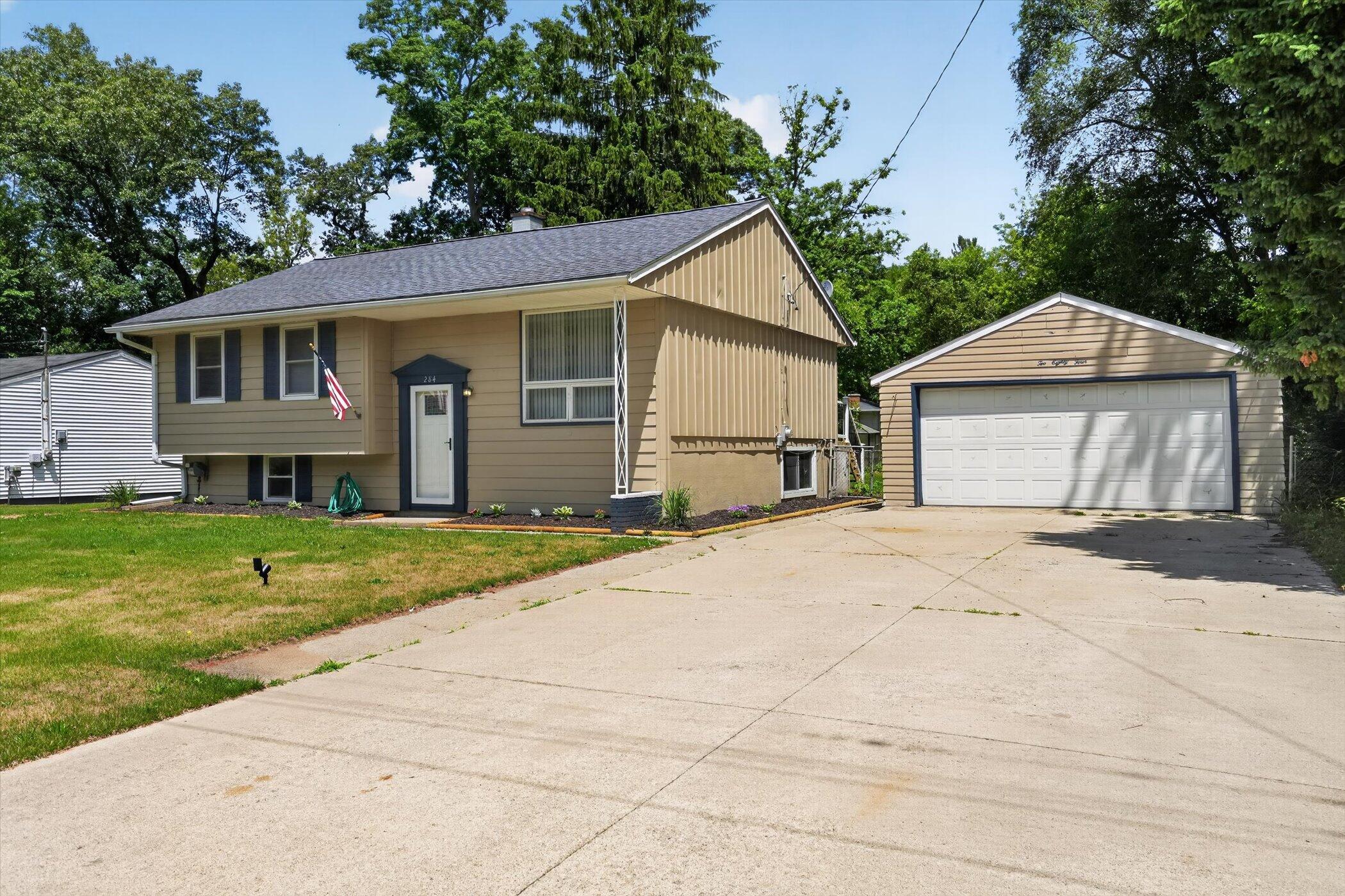 284 Stanford Lane Jackson, MI 49203 - Photo 3 of 39 Front View