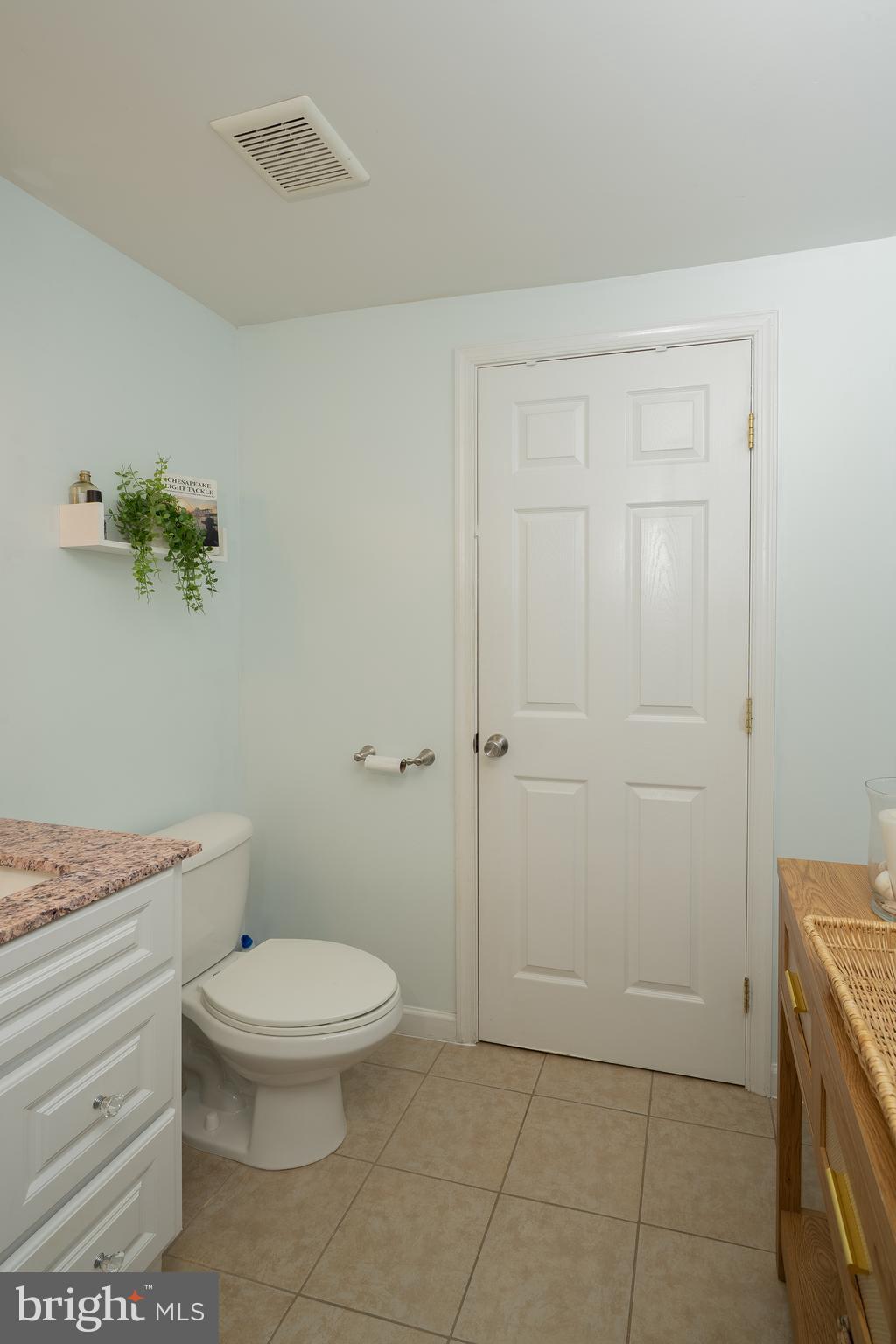 1816 Cremen Road Pasadena, MD 21122 - Photo 23 of 46 Bathroom #2