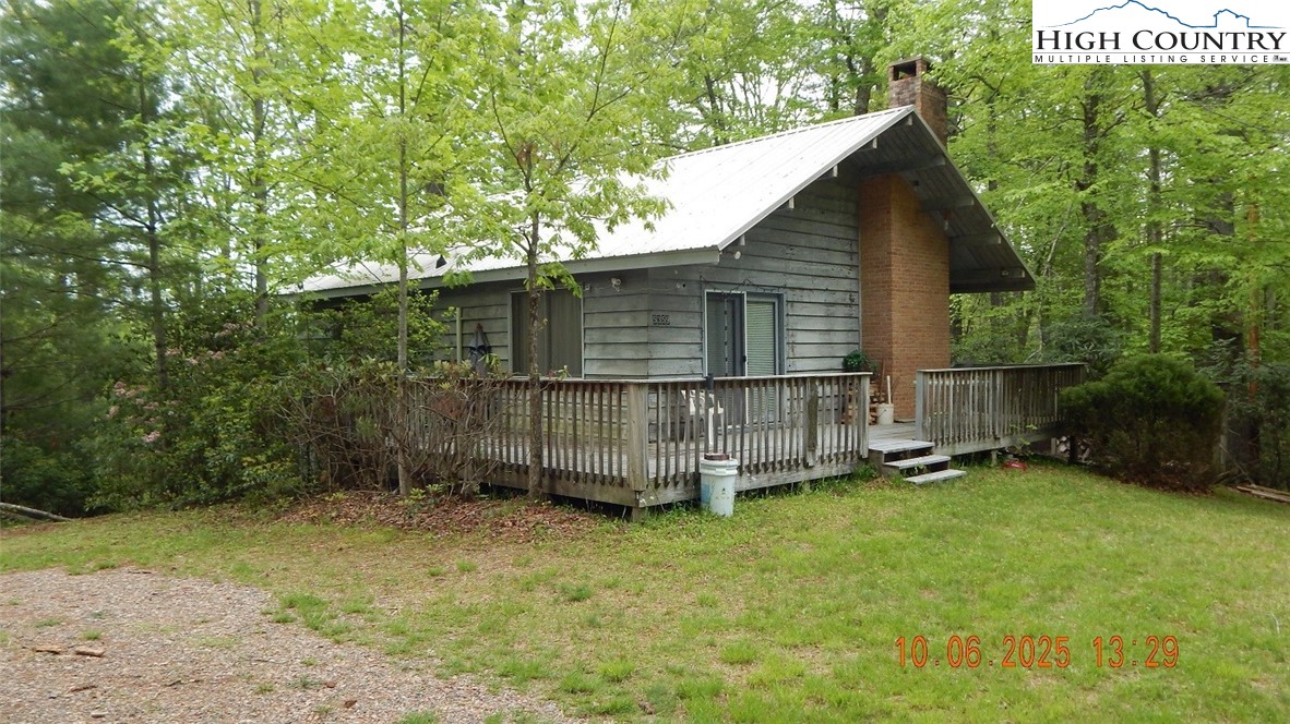 a view of backyard with small cabin