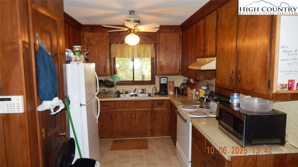 5359 Castle Ford Road Boone, NC 28607 - Photo 3 of 11 a kitchen with refrigerator and window