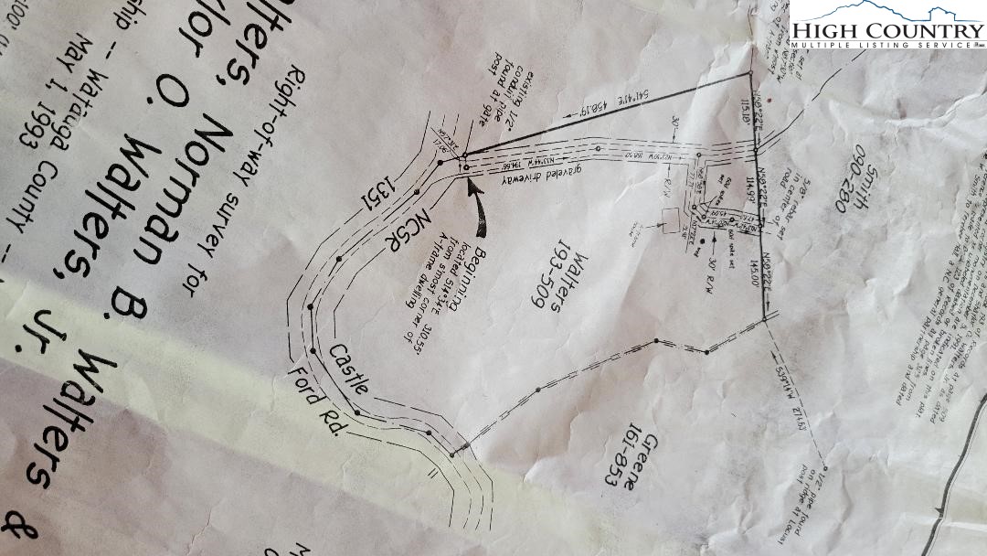 5359 Castle Ford Road Boone, NC 28607 - Photo 8 of 11 a bathroom with a bathtub and shower curtain