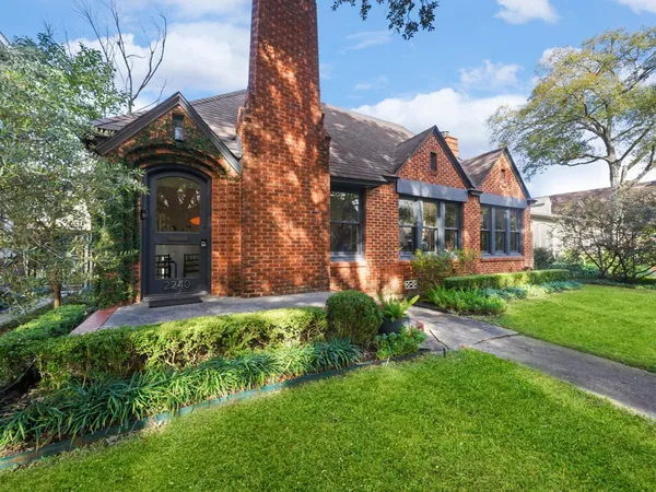 $6,000 | 2240 Wroxton Road, Houston, TX 77005