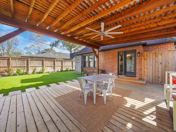 $6,000 | 2240 Wroxton Road, Houston, TX 77005