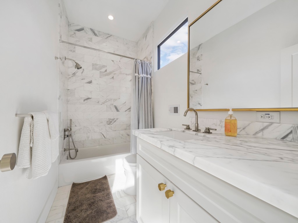 2240 Wroxton Road Houston, TX 77005 - Photo 7 of 11