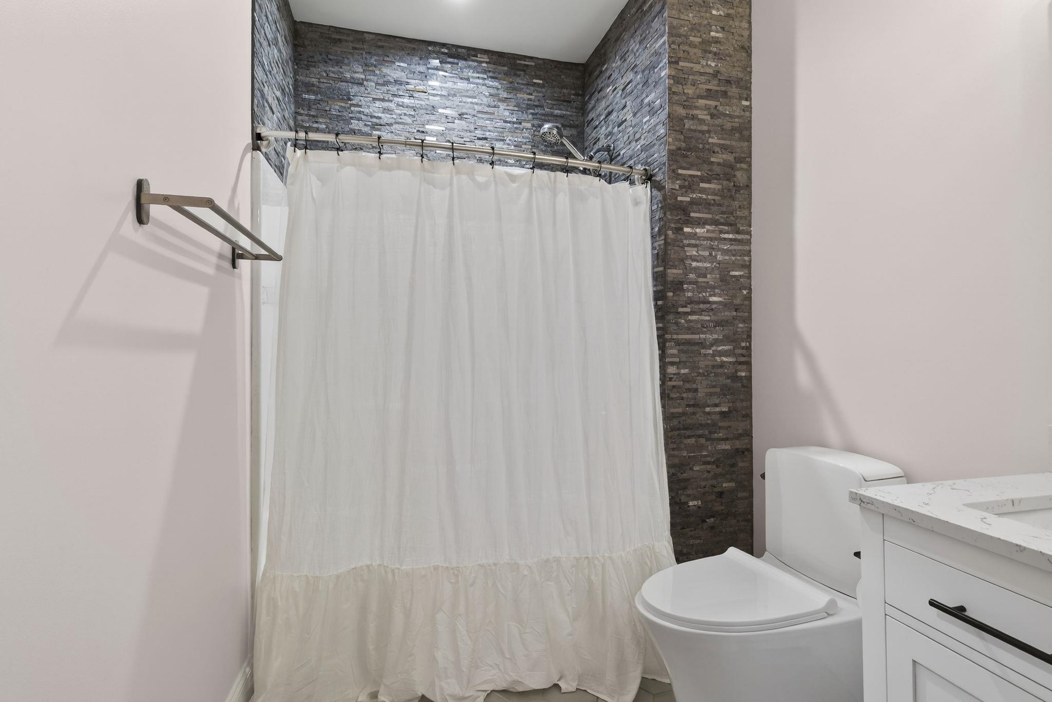 95 Court Street, Unit 4 Exeter, NH 03833 - Photo 23 of 34