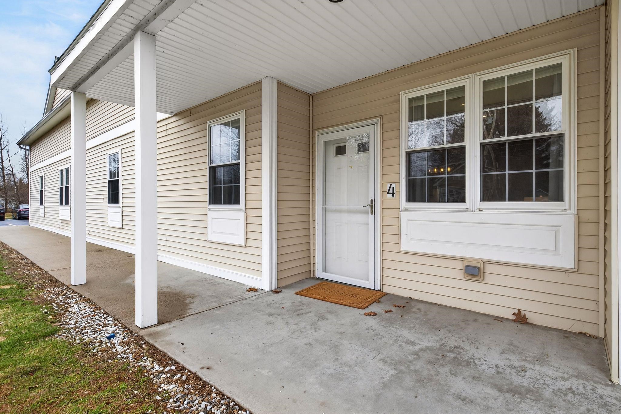 95 Court Street, Unit 4 Exeter, NH 03833 - Photo 3 of 34