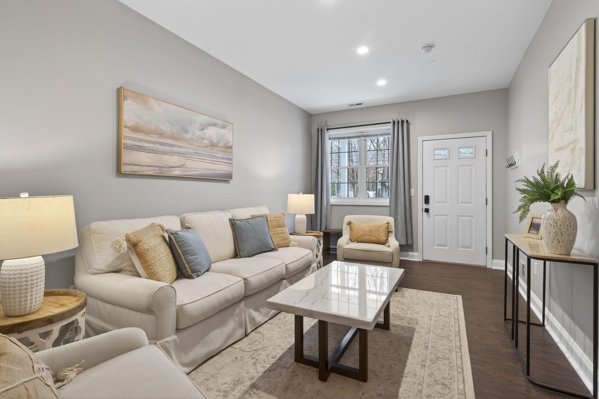 95 Court Street, Unit 4 Exeter, NH 03833 - Photo 4 of 34