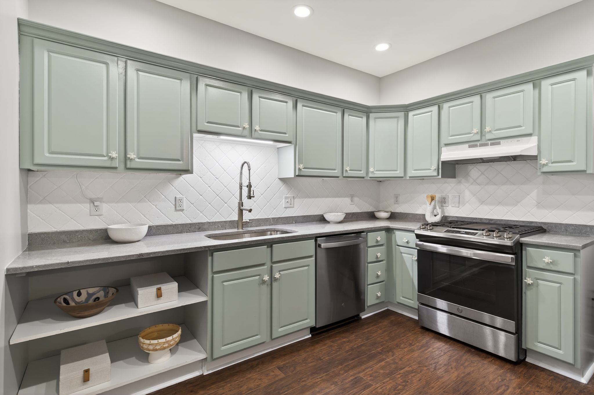 95 Court Street, Unit 4 Exeter, NH 03833 - Photo 9 of 34