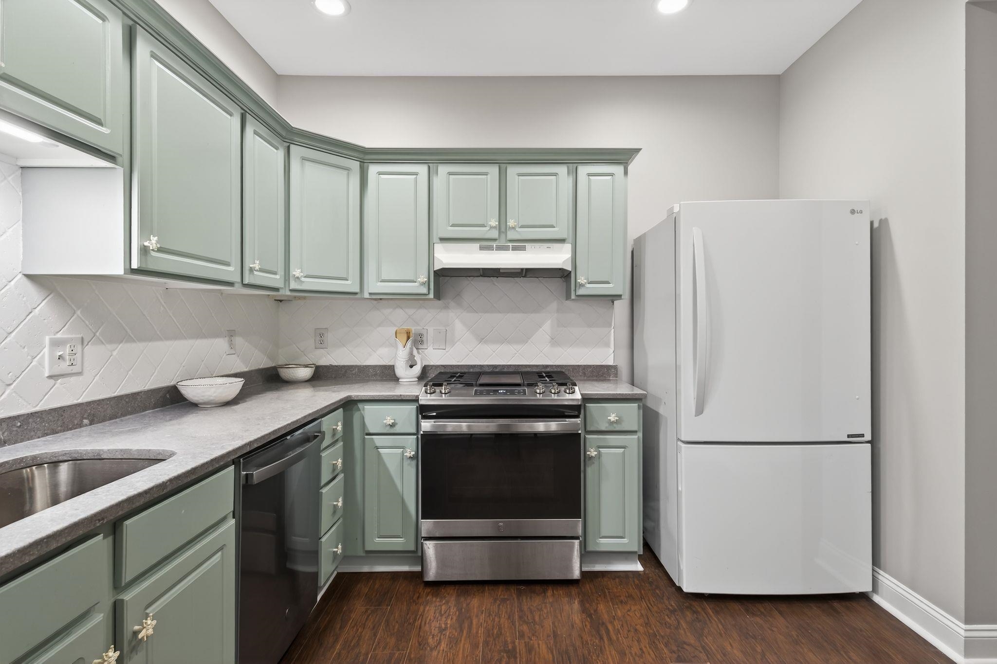 95 Court Street, Unit 4 Exeter, NH 03833 - Photo 10 of 34