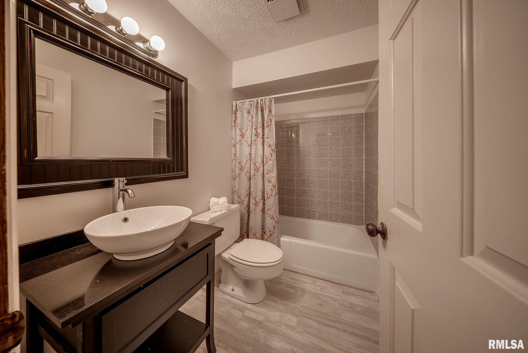 77 Country Place, Unit 77 Springfield, IL 62703 - Photo 21 of 79