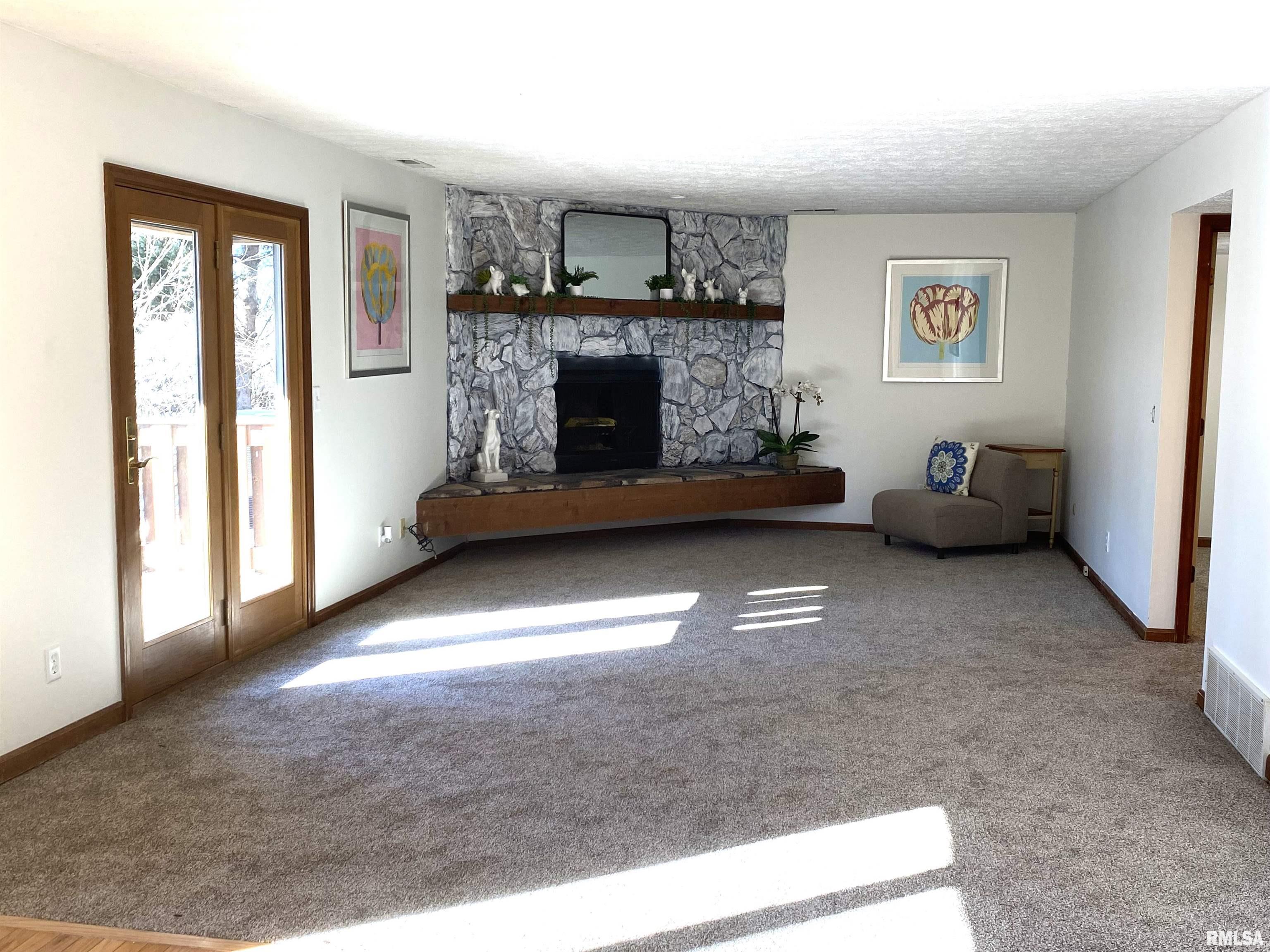 77 Country Place, Unit 77 Springfield, IL 62703 - Photo 4 of 79