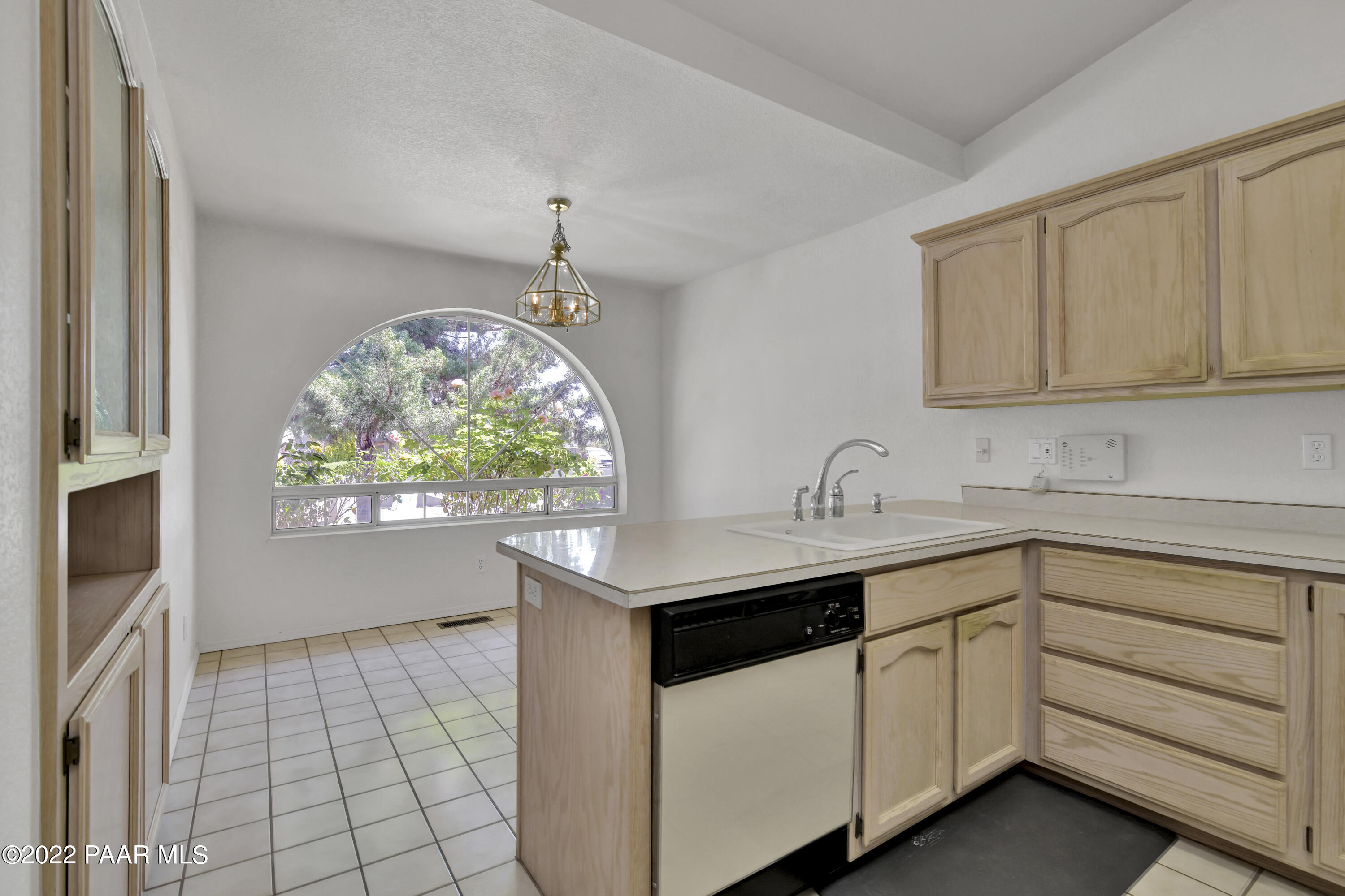 8161 East Barbara Road Prescott Valley, AZ 86314 - Photo 9 of 29 Kitchen