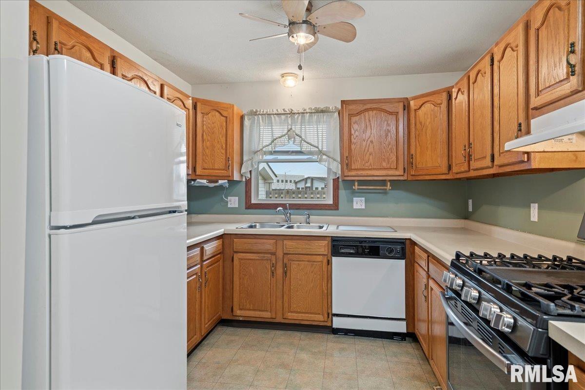 2829 Wellington Drive Springfield, IL 62703 - Photo 11 of 33