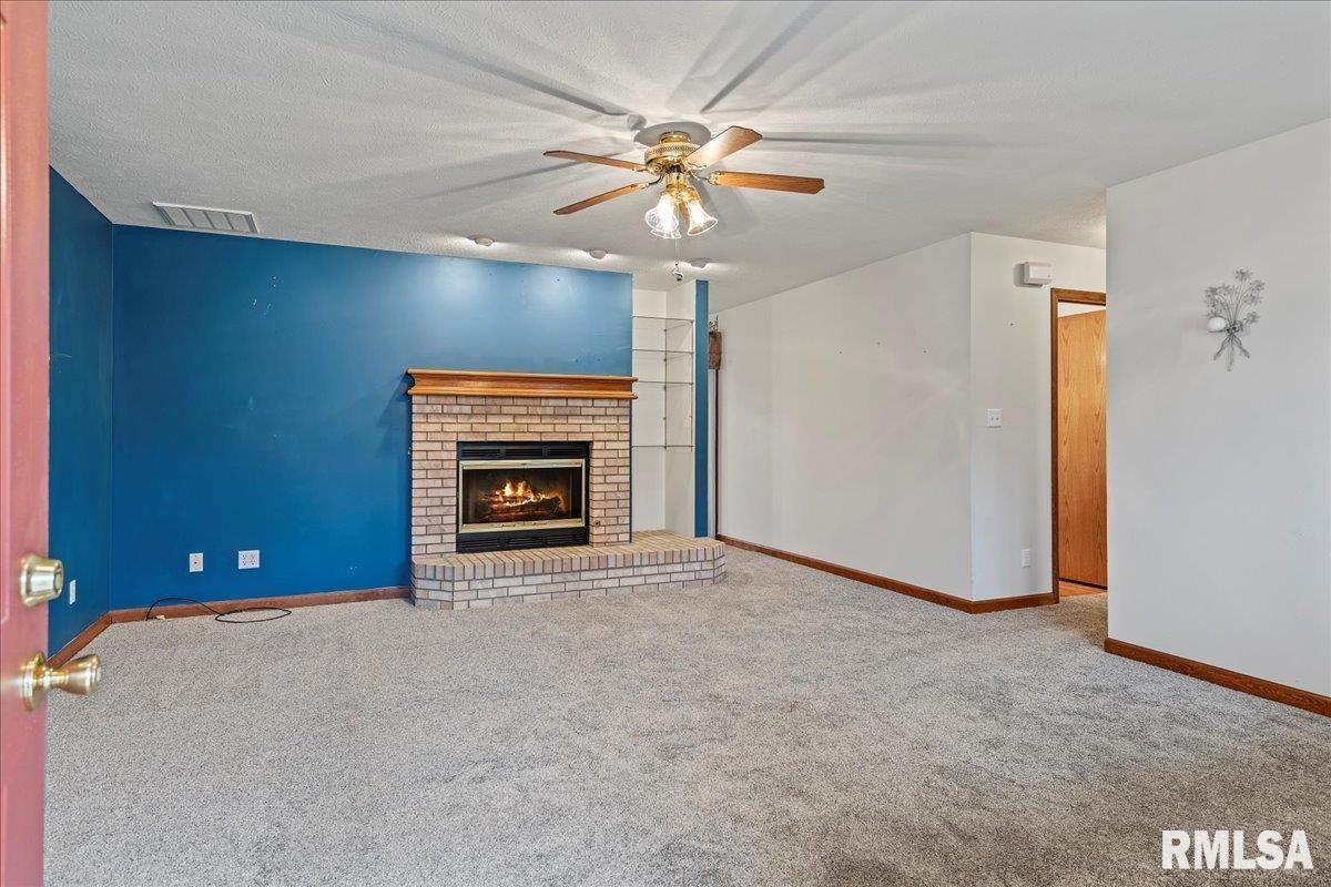 2829 Wellington Drive Springfield, IL 62703 - Photo 3 of 33