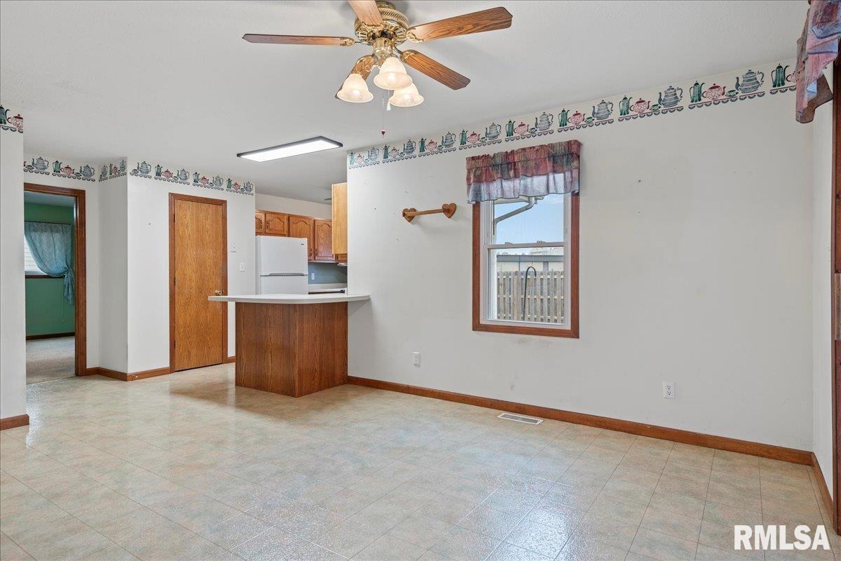 2829 Wellington Drive Springfield, IL 62703 - Photo 7 of 33