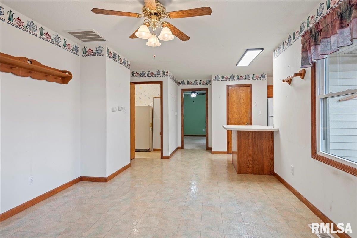 2829 Wellington Drive Springfield, IL 62703 - Photo 8 of 33