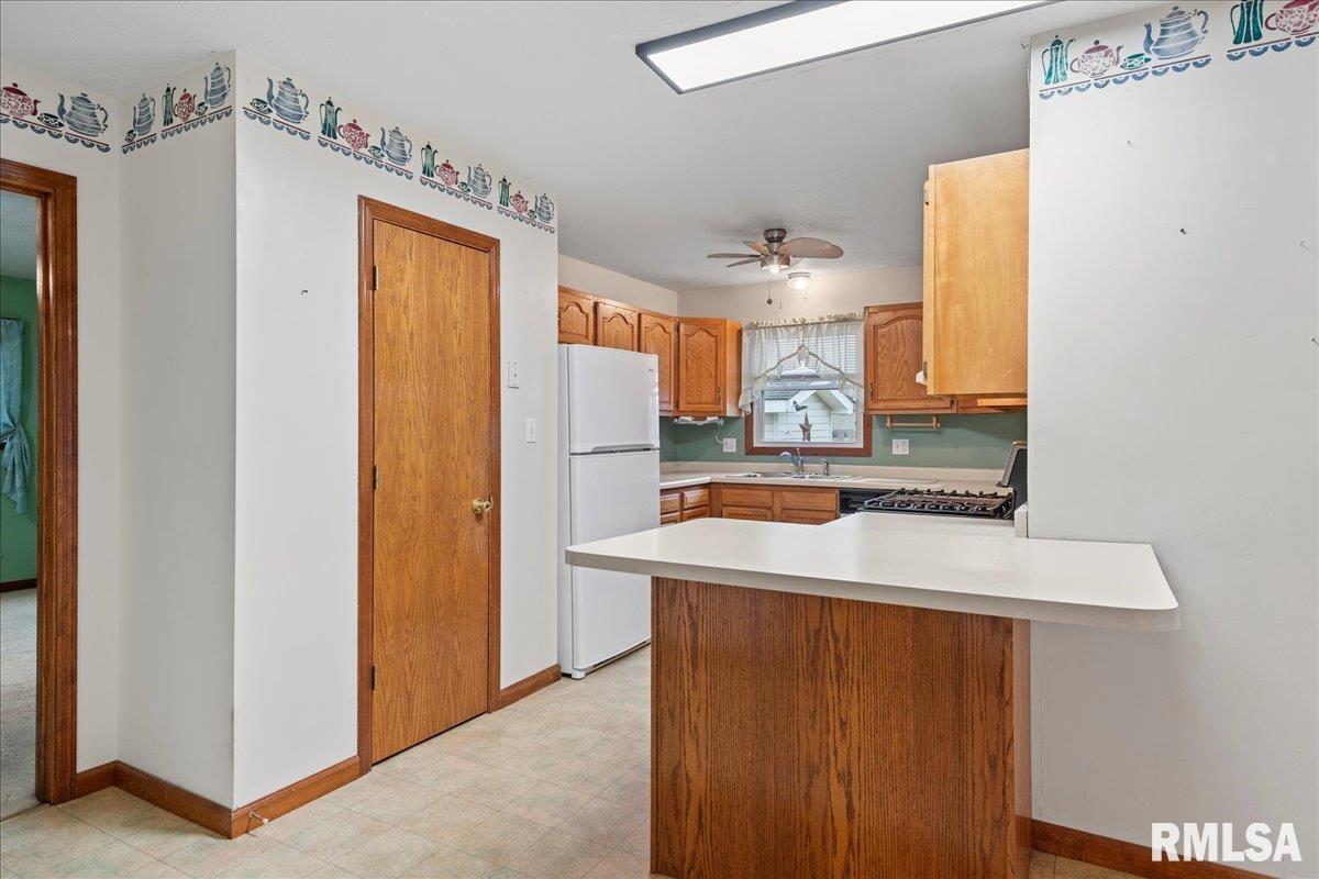 2829 Wellington Drive Springfield, IL 62703 - Photo 10 of 33