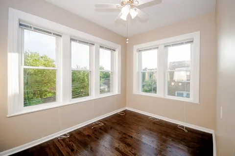 $1,800 | 2433 West Fargo Avenue, Unit 3, Chicago, IL 60645