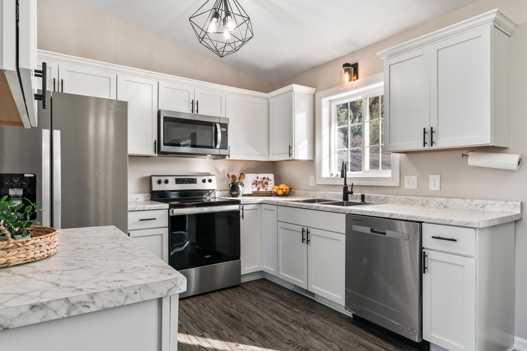 916 East Village Circle Southeast Rochester, MN 55904 - Photo 11 of 34