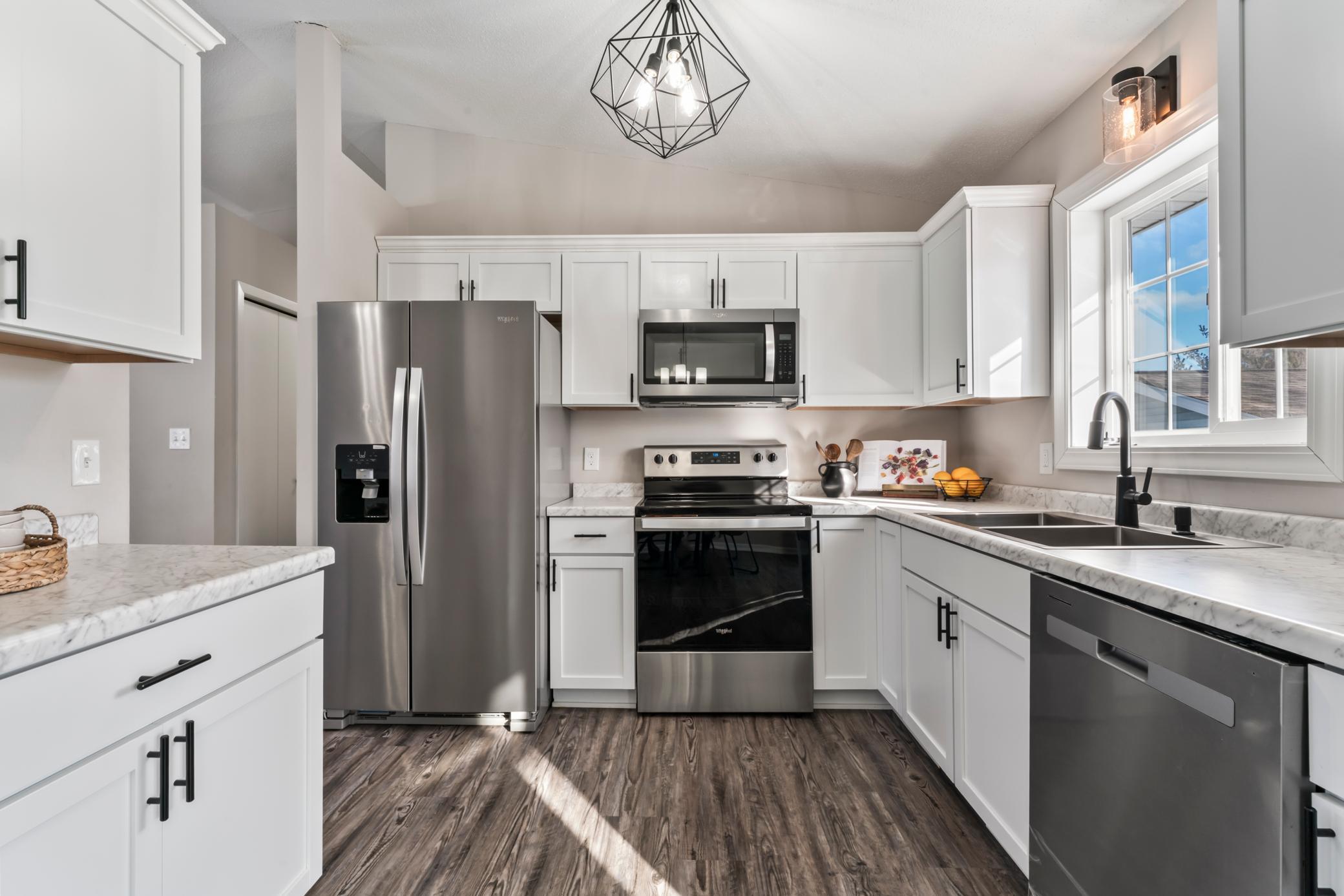 916 East Village Circle Southeast Rochester, MN 55904 - Photo 12 of 34