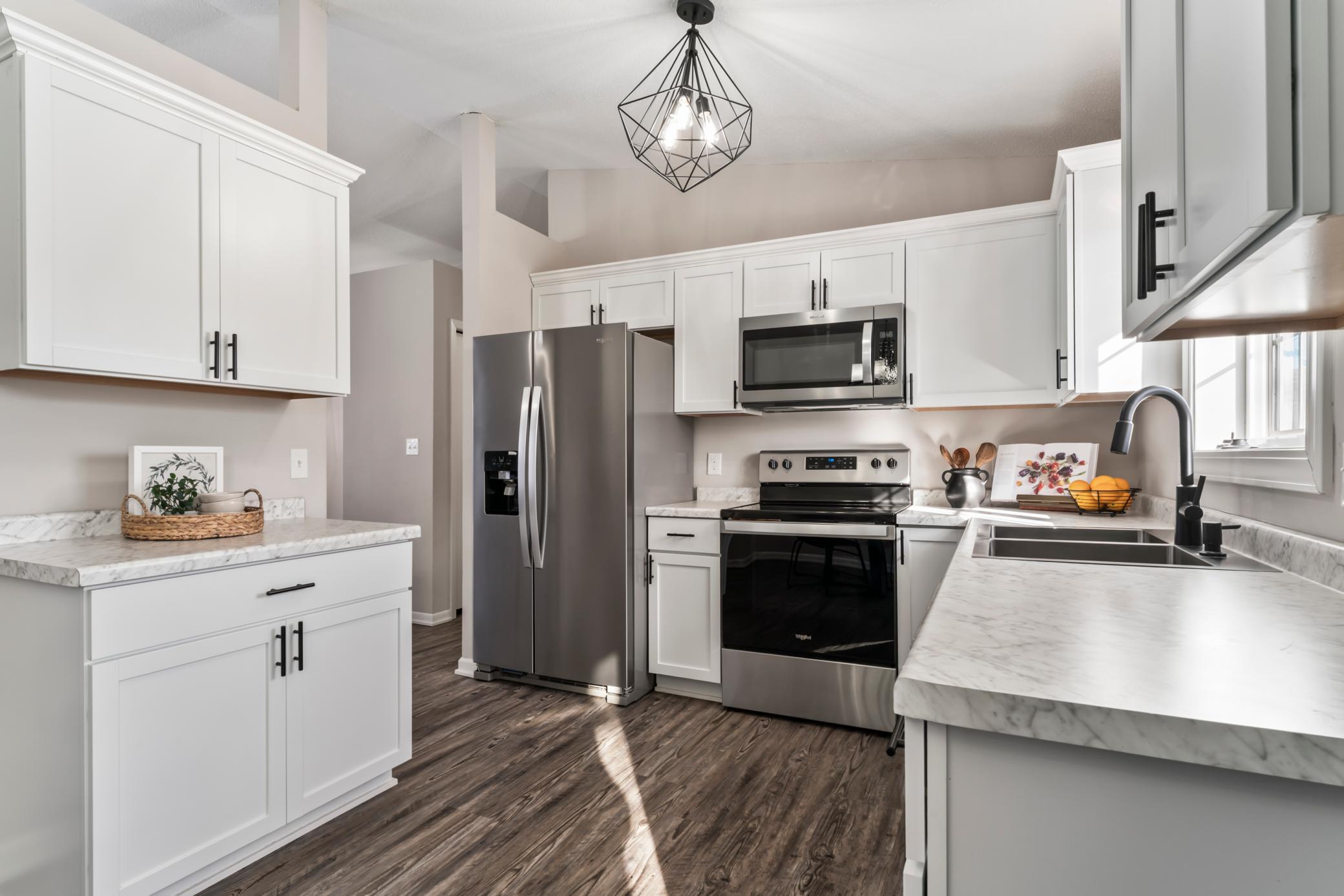 916 East Village Circle Southeast Rochester, MN 55904 - Photo 9 of 34