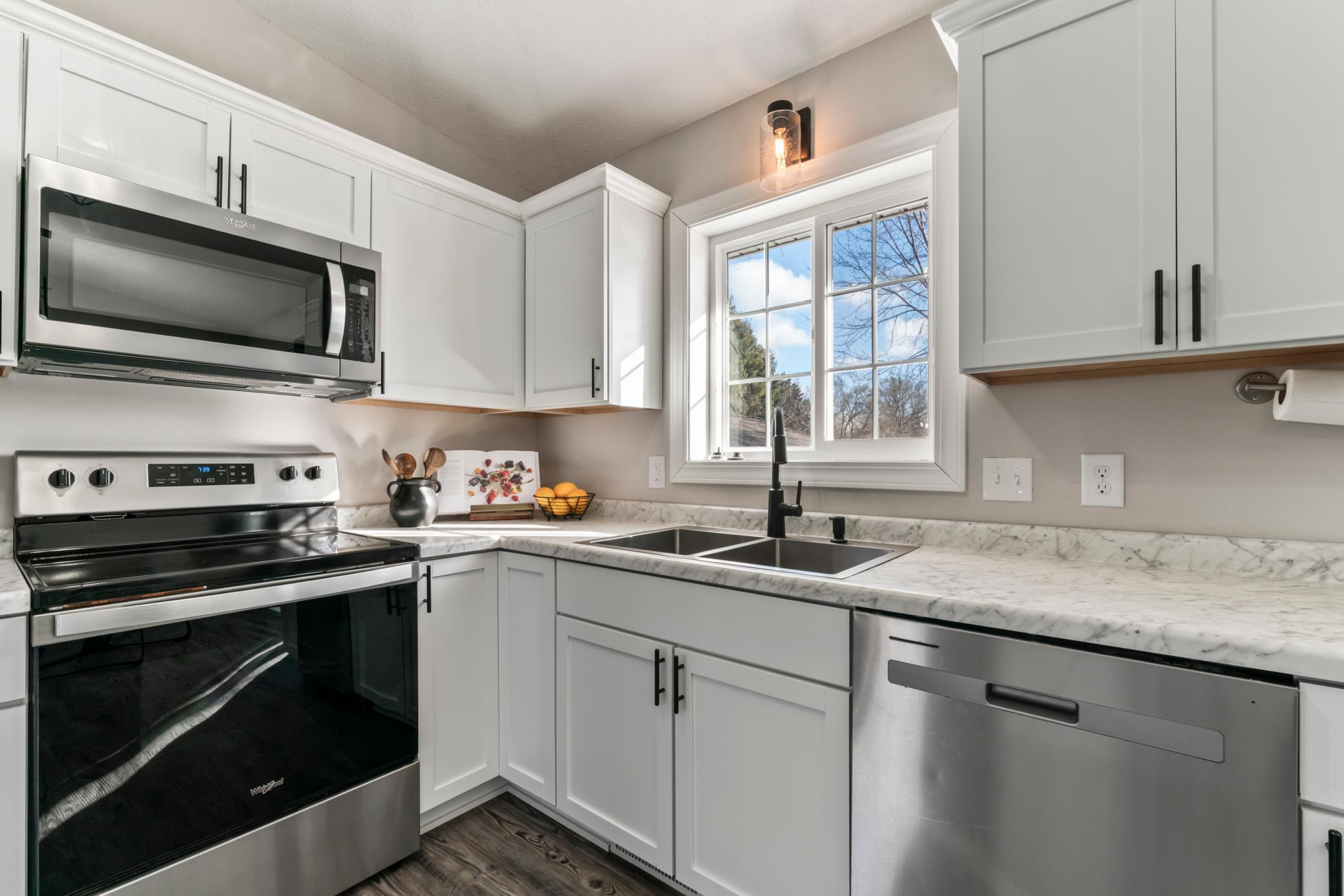 916 East Village Circle Southeast Rochester, MN 55904 - Photo 10 of 34