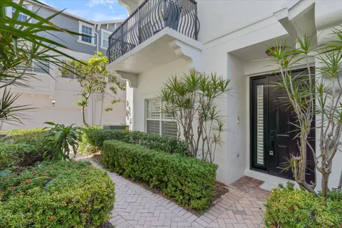 $1,075,000 | 295 Northeast 5th Avenue, Unit 32, Delray Beach, FL 33483