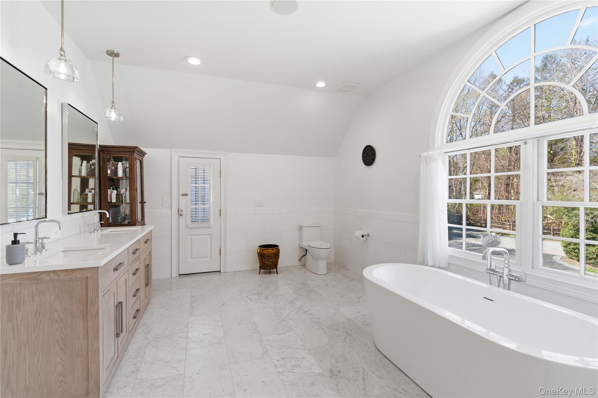 395 West Neck Road Lloyd Harbor, NY 11743 - Photo 18 of 50