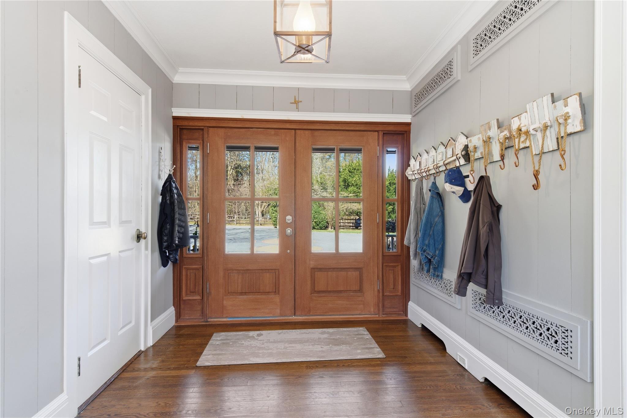 395 West Neck Road Lloyd Harbor, NY 11743 - Photo 2 of 50