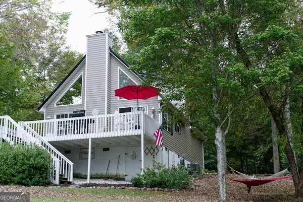 a view of a outdoor space in front of a house