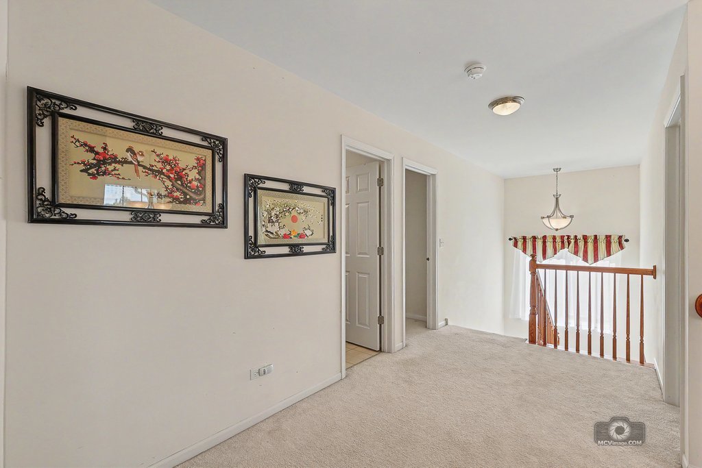 483 Elm Ridge Road Carpentersville, IL 60110 - Photo 14 of 31 a hallway with painting on the wall