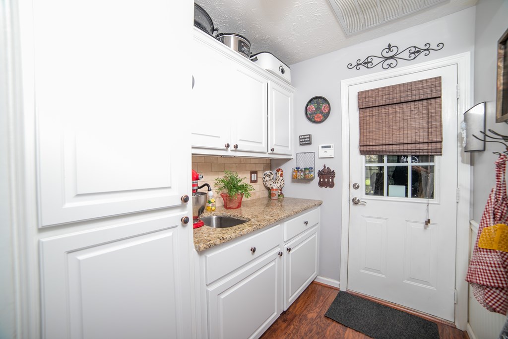 8750 D Warm Springs Road Midland, GA 31820 - Photo 16 of 44 Butlers pantry