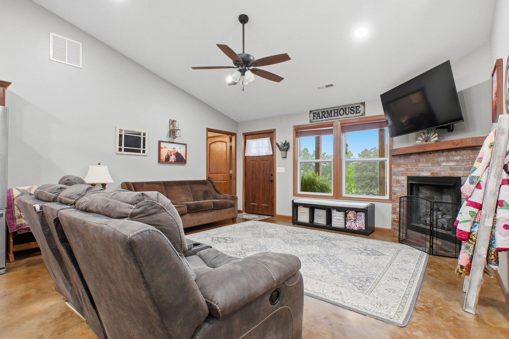 1450 East 340th Road Bolivar, MO 65613 - Photo 13 of 55 Living room toward front entry
