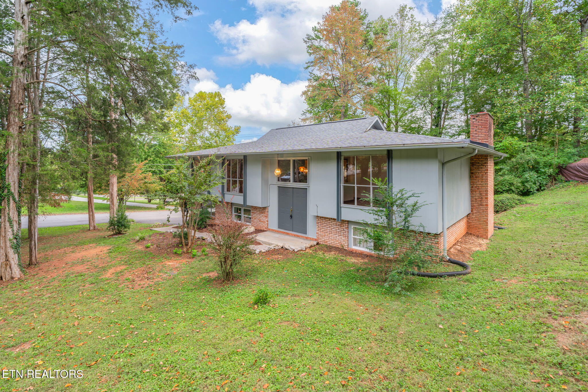 101 Newport Drive Oak Ridge, TN 37830 - Photo 3 of 51 51-web-or-mls-Update 101 Newport_-6