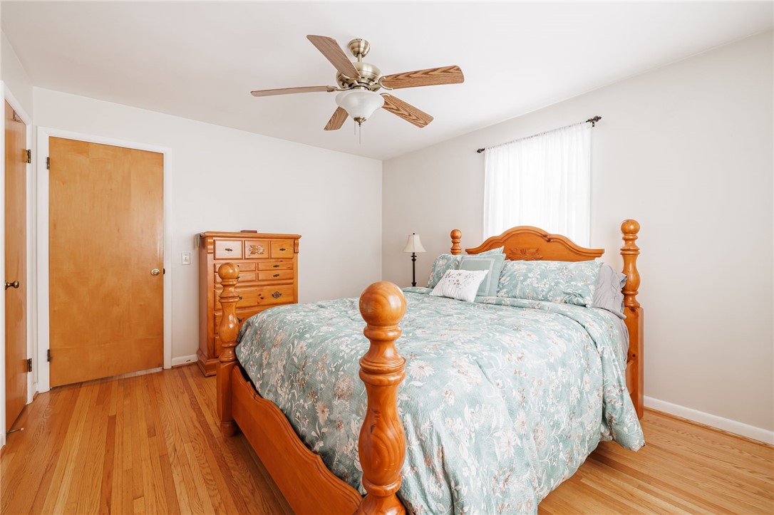 1572 Scribner Road Penfield, NY 14526 - Photo 19 of 32 Primary room showing hardwood cloors.