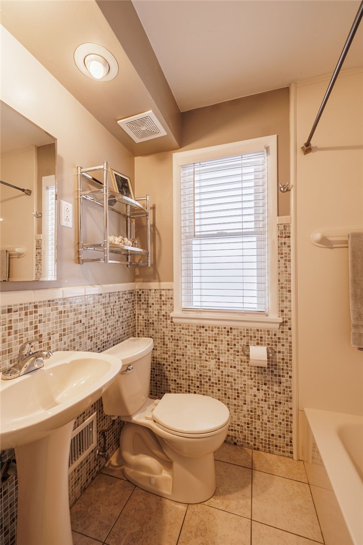 1572 Scribner Road Penfield, NY 14526 - Photo 24 of 32 Bull bathroom has a tub/shower.