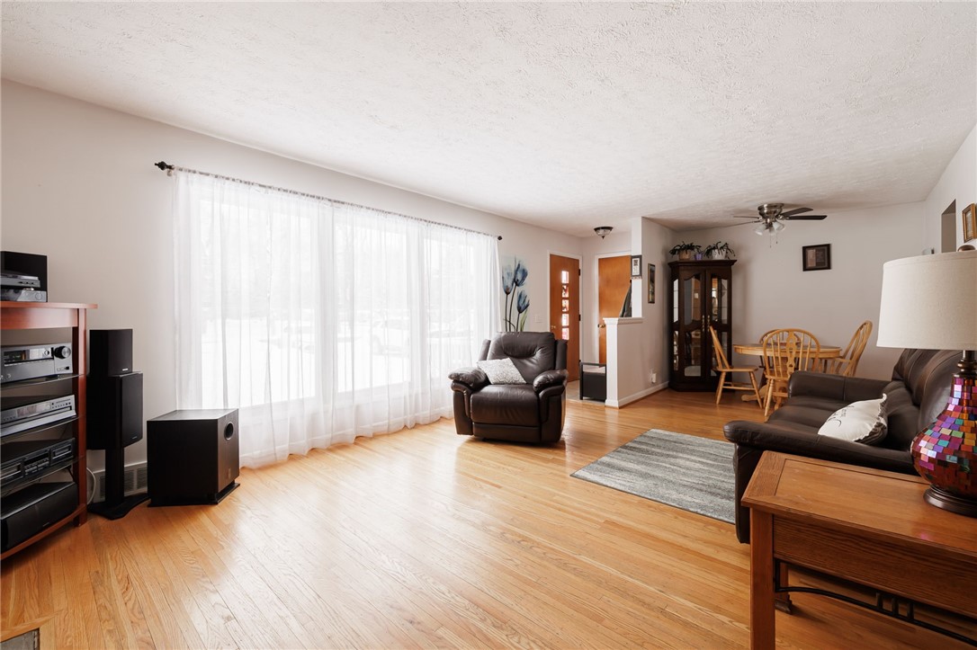 1572 Scribner Road Penfield, NY 14526 - Photo 9 of 32 Livingroom with view toward entry.
