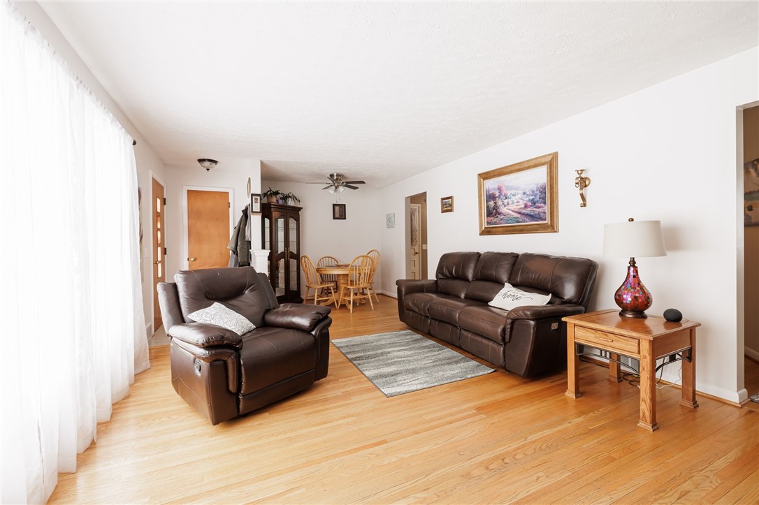 1572 Scribner Road Penfield, NY 14526 - Photo 10 of 32 Livingroom with the same hardwood floors throughou