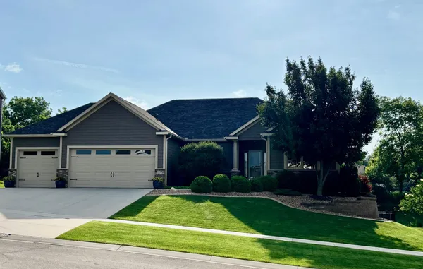 $724,900 | 1872 Shannon Oaks Boulevard Northeast, Rochester, MN 55906