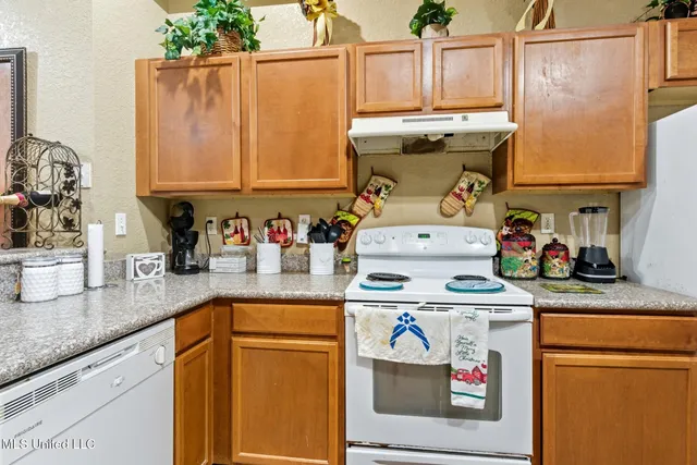 $121,500 | 6097 East Quitman Street, Bay St. Louis, MS 39520